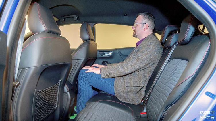 福特發(fā)布PUMA小型SUV官圖，歐式風(fēng)格，造型很有柔和感