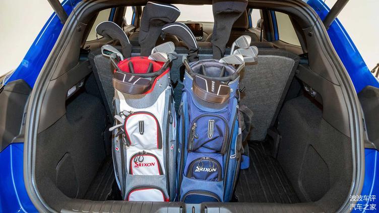 福特發(fā)布PUMA小型SUV官圖，歐式風(fēng)格，造型很有柔和感