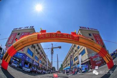 我要去一個(gè)吃喝玩樂(lè )的汽車(chē)節