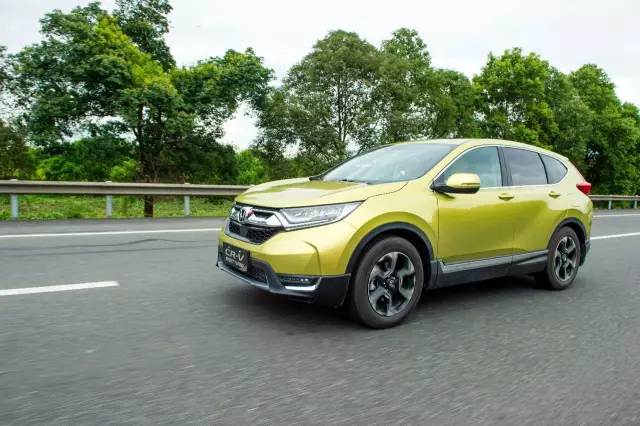 不是我追不上你，而是我們之間需要距離