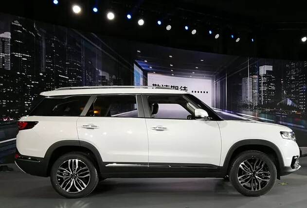 8.79萬(wàn)起霸氣的外觀(guān)昌河Q7，你會(huì )選擇？