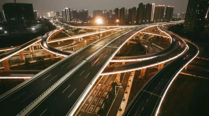 這些上道必知汽車(chē)燈語(yǔ)，你知道嗎？