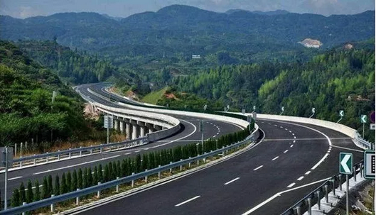 定速巡航可以解放右腳，但你真的會(huì )用嗎？