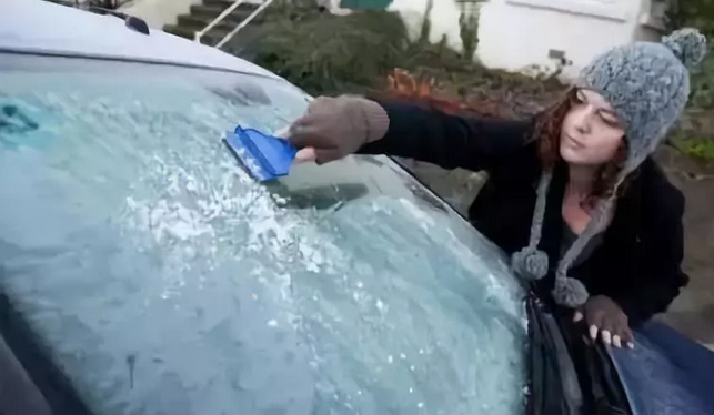汽車(chē)玻璃結冰怎么辦，簡(jiǎn)單處理有妙招
