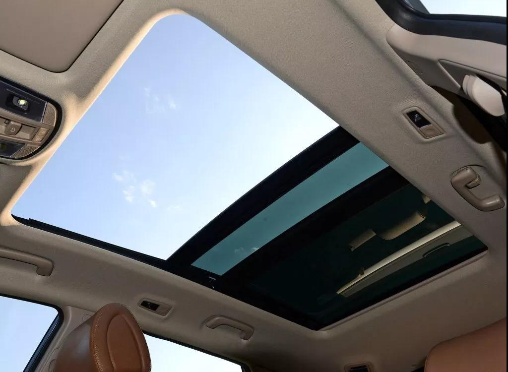 汽車(chē)內頂棚臟了，如何清理？