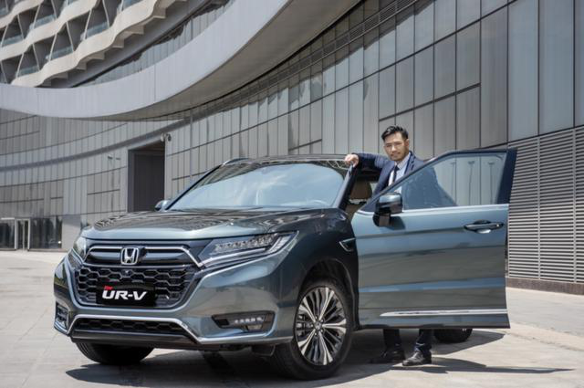 當新中產(chǎn)遇上全新UR-V，精致生活由此開(kāi)啟