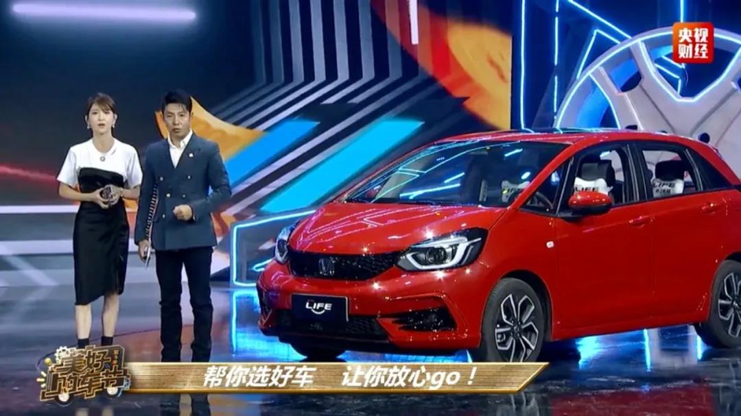 央視直播，名嘴主持竟現場(chǎng)“帶貨”？！